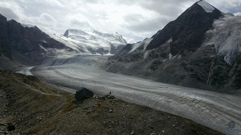 Cabane de Panossiere > Glacier de Corbassiere > Grand Combin 4 314 m