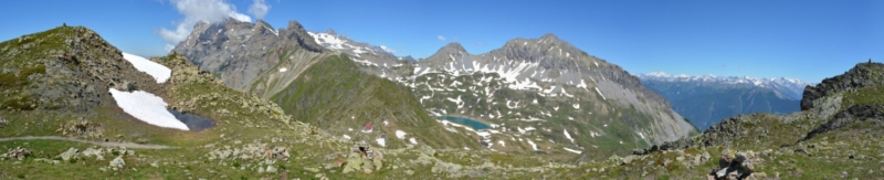 Vue sur le col de Demecre et les lacs supérieurs 