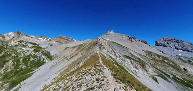 Première vue du chemin qui part du col pour aller au sommet (T4)